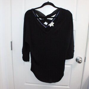 3/$30 Deletta Black V-Neck Top Cross Back Detail Half Sleeve Size Medium Black